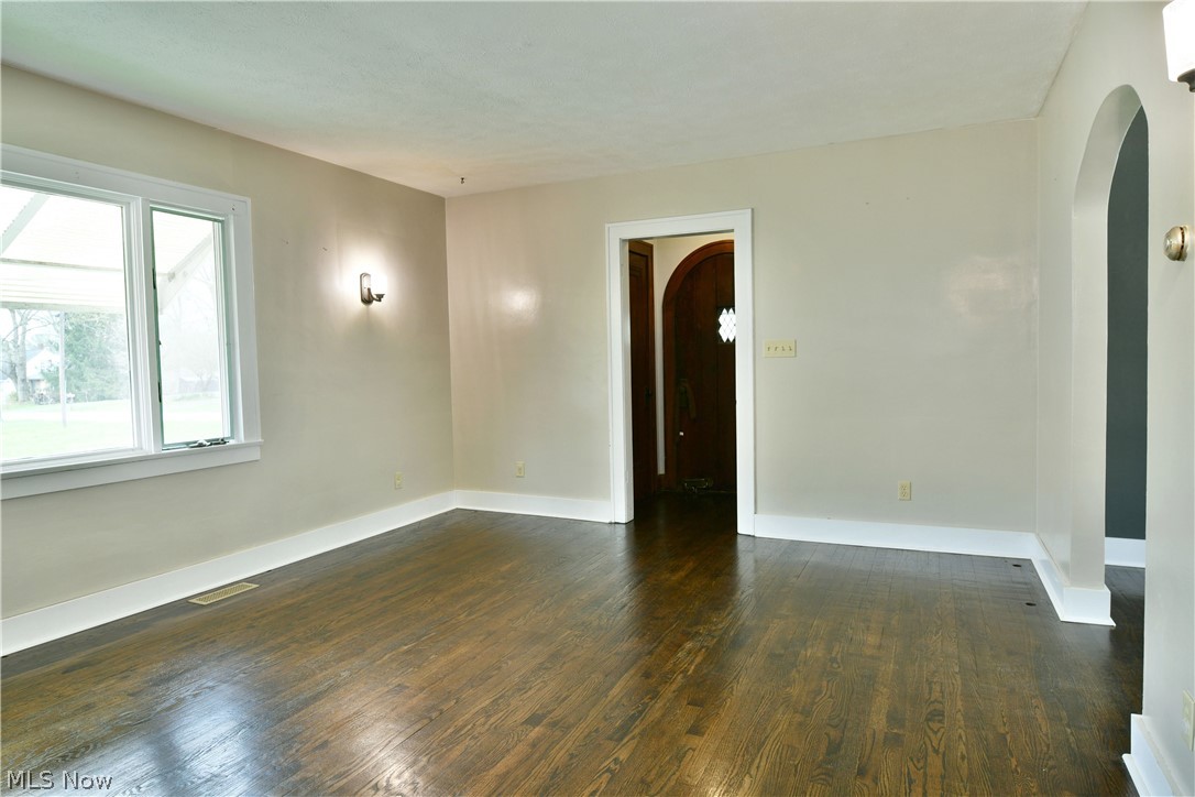 4890 Myrtle Avenue NW Warren OH 44483
