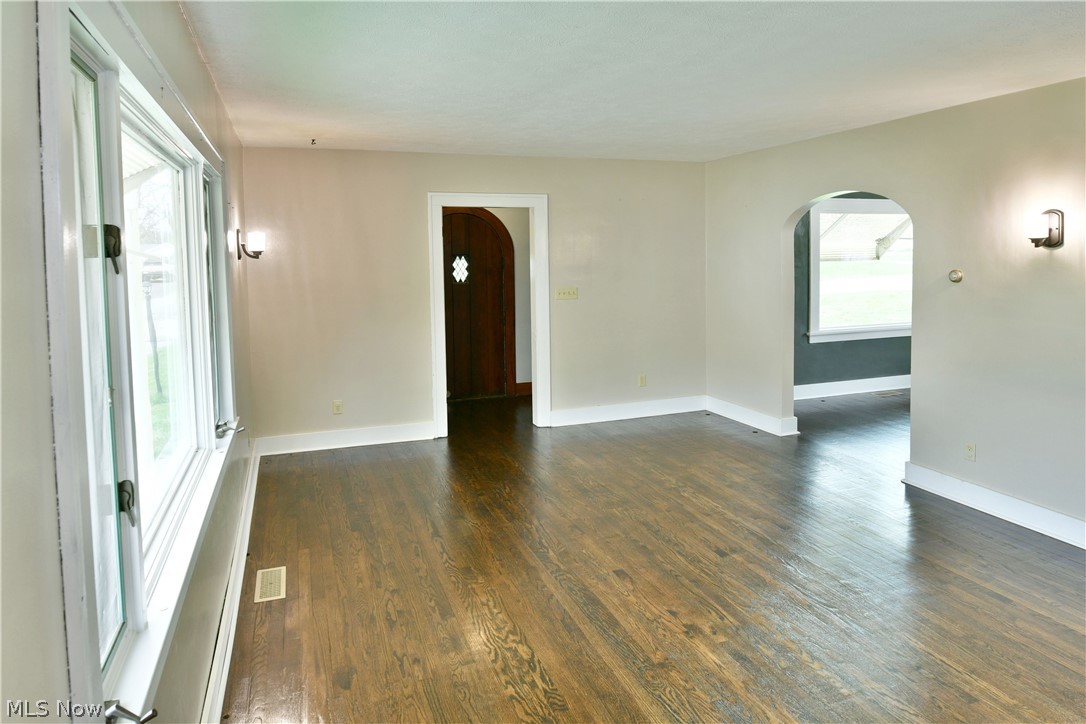 4890 Myrtle Avenue NW Warren OH 44483