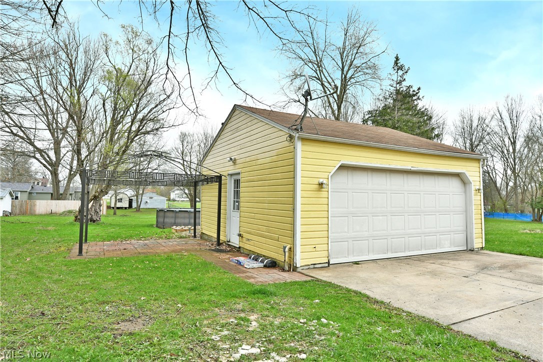 4890 Myrtle Avenue NW Warren OH 44483