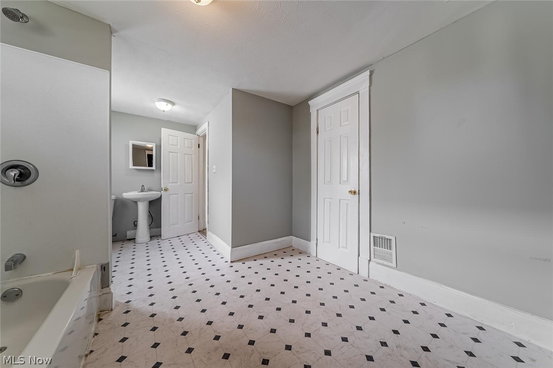 14415 Alder Avenue East Cleveland OH 44112