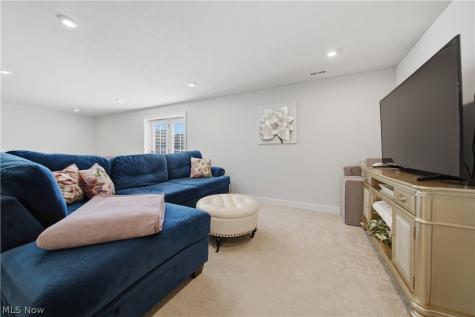 6877 Harrington Court Avenue NE Canton OH 44721