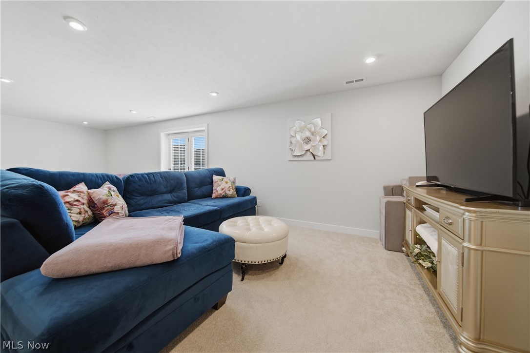 6877 Harrington Court Avenue NE Canton OH 44721