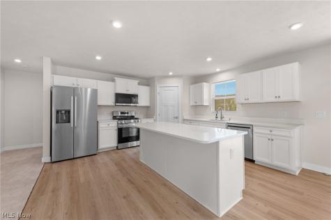 129 Eagle Circle Amherst OH 44001