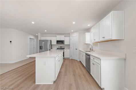 129 Eagle Circle Amherst OH 44001