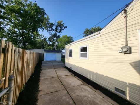 13726 Leroy Avenue Cleveland OH 44135