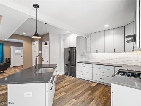 1909 W 74th Street Cleveland OH 44102