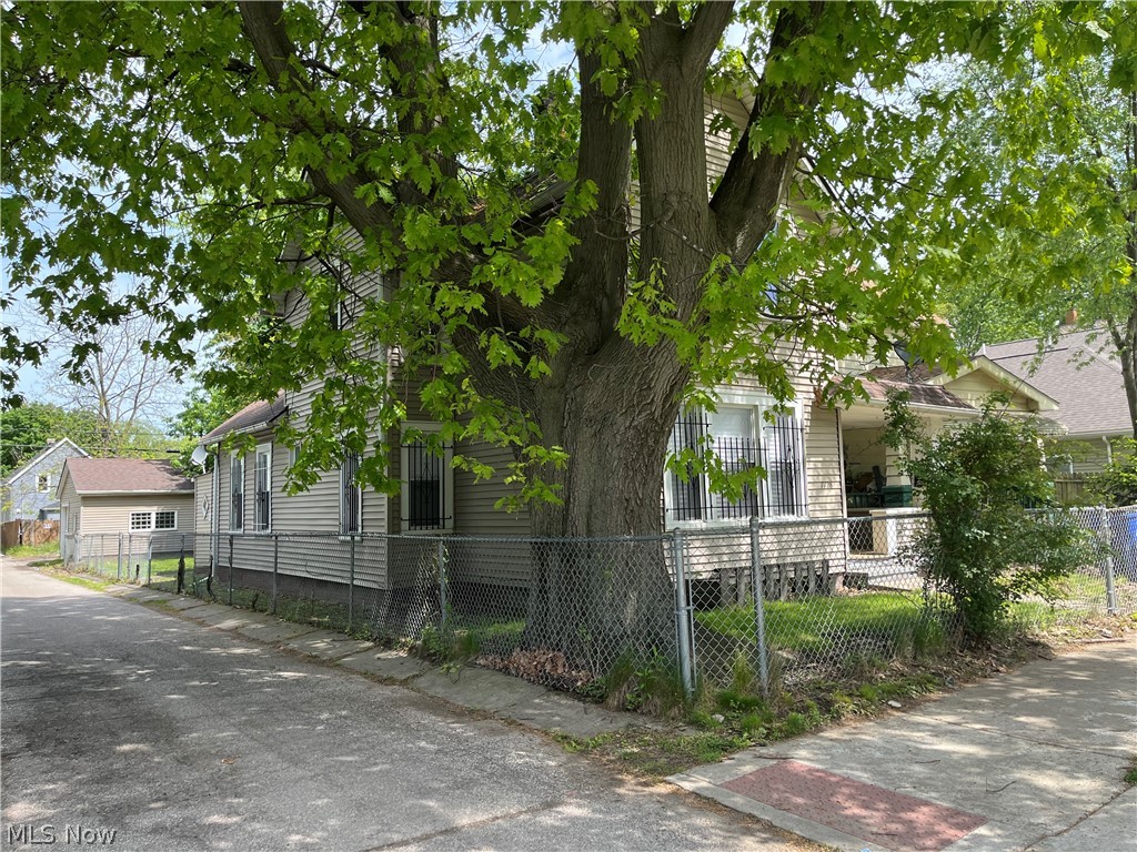 7728 Elton Avenue Cleveland OH 44102