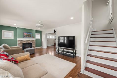 2126 Elbur Avenue Lakewood OH 44107
