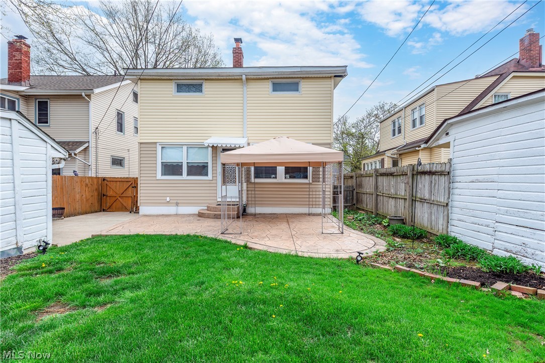 2126 Elbur Avenue Lakewood OH 44107