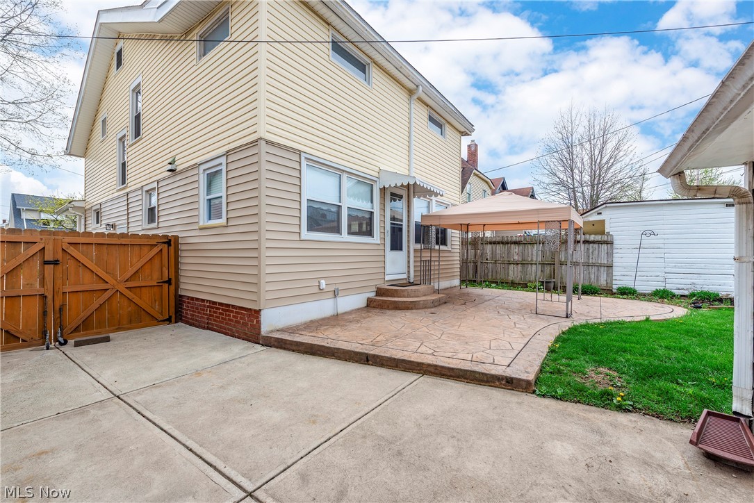 2126 Elbur Avenue Lakewood OH 44107