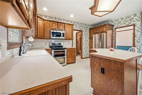 6638 Forestwood Street NW Canton OH 44718