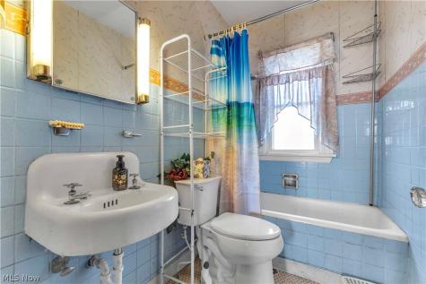 13019 Gilmore Avenue Cleveland OH 44135