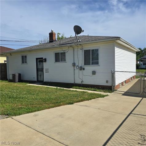16811 Priebe Avenue Cleveland OH 44128