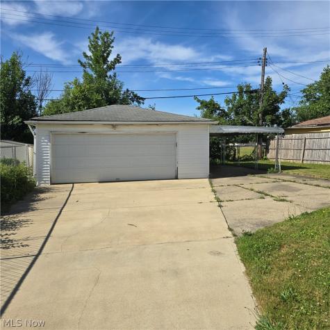 16811 Priebe Avenue Cleveland OH 44128