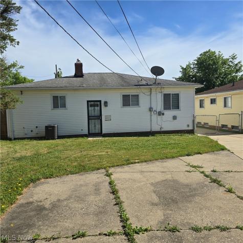 16811 Priebe Avenue Cleveland OH 44128