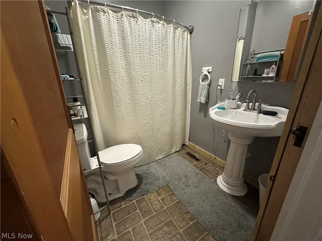 5772 Fairdale Drive Cambridge OH 43725