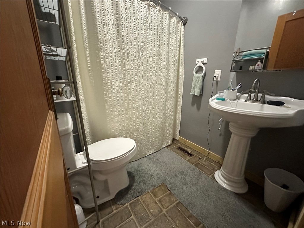 5772 Fairdale Drive Cambridge OH 43725