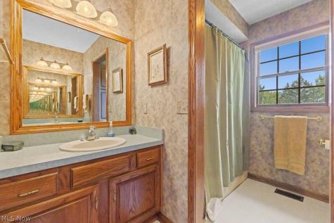 6962 Mapleridge Circle NW Canton OH 44718