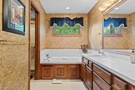 6962 Mapleridge Circle NW Canton OH 44718