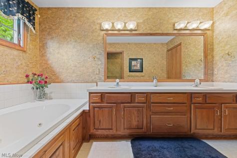 6962 Mapleridge Circle NW Canton OH 44718