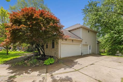 6962 Mapleridge Circle NW Canton OH 44718