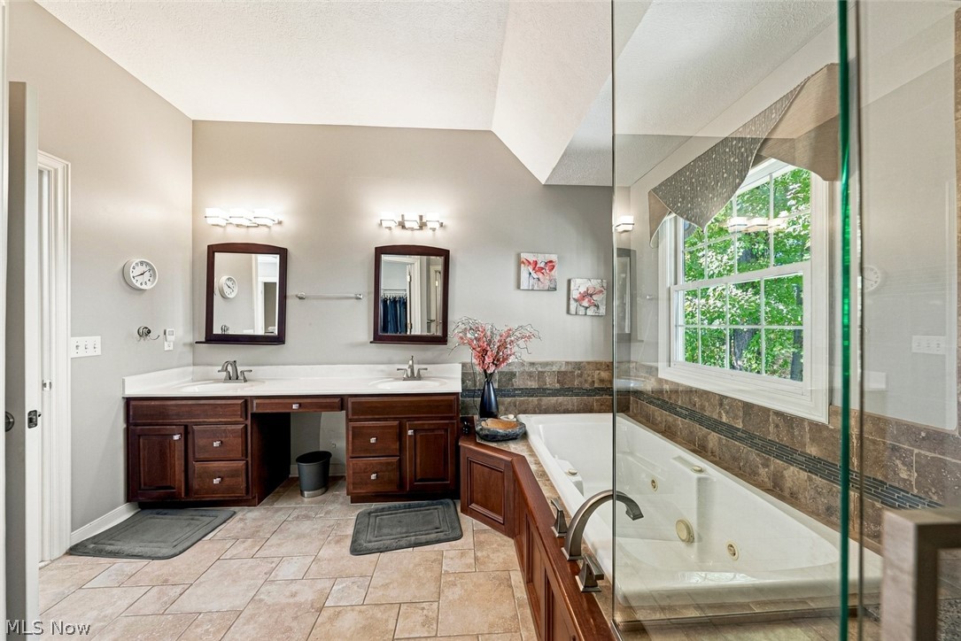 35982 Falcon Crest Avenue Avon OH 44011