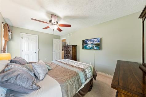 35982 Falcon Crest Avenue Avon OH 44011