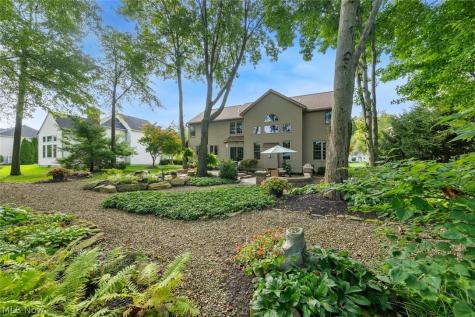 35982 Falcon Crest Avenue Avon OH 44011