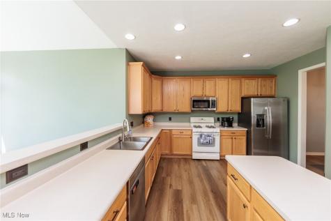 4928 Treeline Drive Brunswick OH 44212