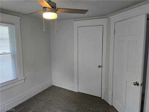 976 Neptune Avenue Akron OH 44301