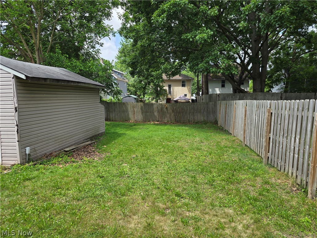 976 Neptune Avenue Akron OH 44301