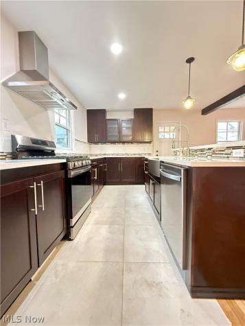 2045 Reveley Avenue Lakewood OH 44107