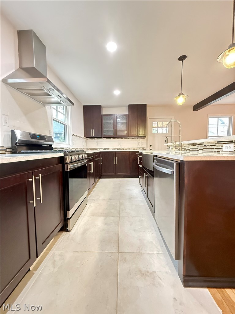 2045 Reveley Avenue Lakewood OH 44107
