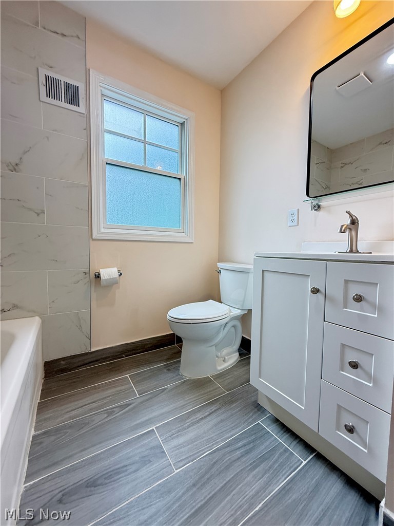 2045 Reveley Avenue Lakewood OH 44107