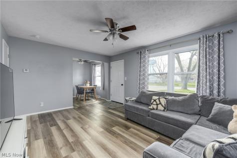 572 Bell Avenue Elyria OH 44035