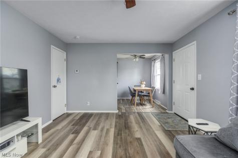 572 Bell Avenue Elyria OH 44035