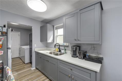 572 Bell Avenue Elyria OH 44035