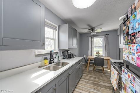 572 Bell Avenue Elyria OH 44035