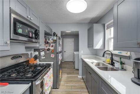 572 Bell Avenue Elyria OH 44035