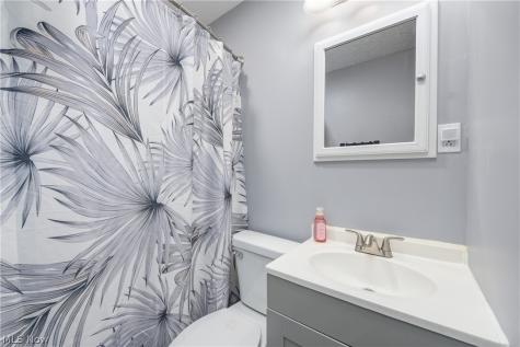 572 Bell Avenue Elyria OH 44035