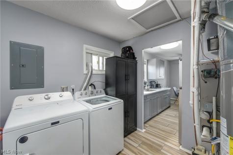 572 Bell Avenue Elyria OH 44035