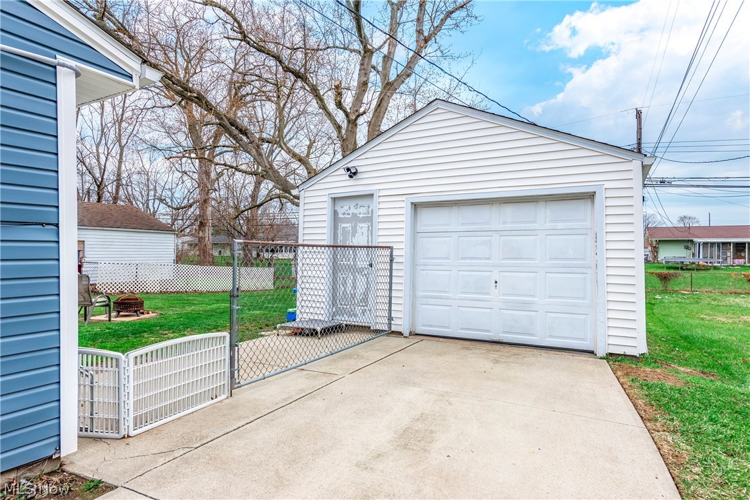 572 Bell Avenue Elyria OH 44035