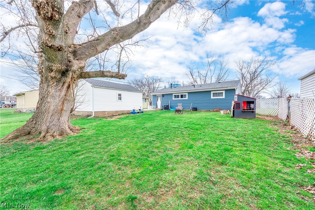 572 Bell Avenue Elyria OH 44035