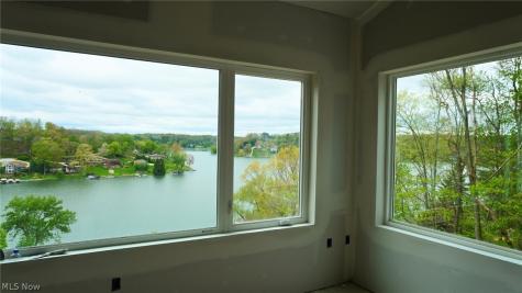 15 Huron Trail Malvern OH 44644