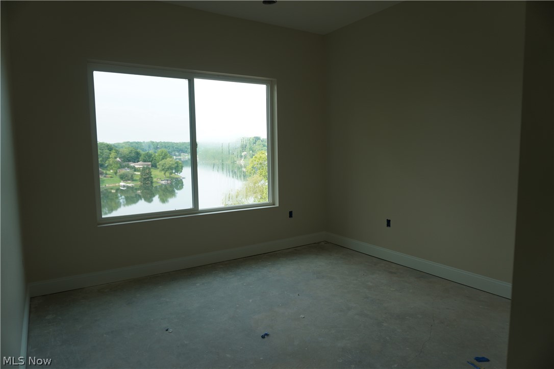 15 Huron Trail Malvern OH 44644