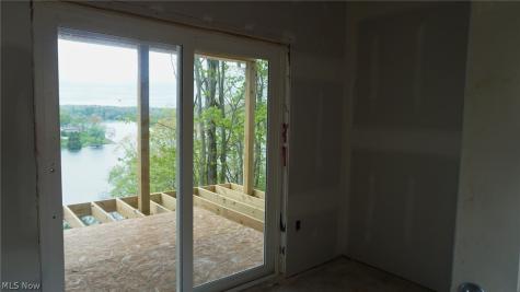 15 Huron Trail Malvern OH 44644