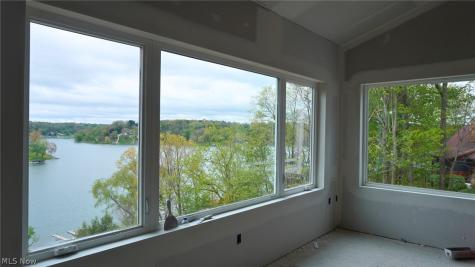 15 Huron Trail Malvern OH 44644