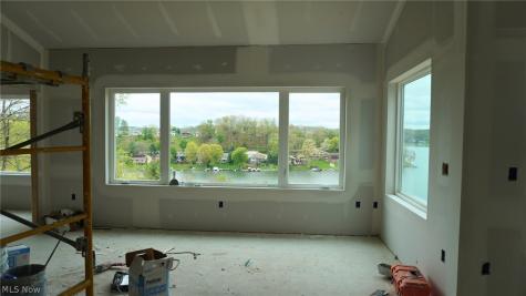15 Huron Trail Malvern OH 44644