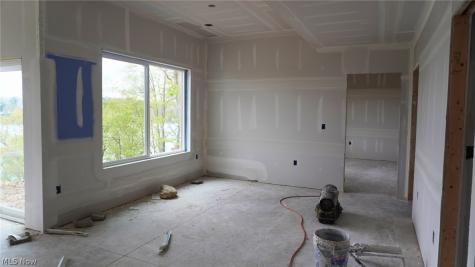 15 Huron Trail Malvern OH 44644