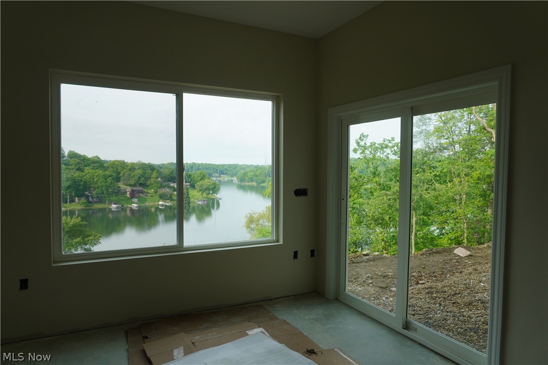 15 Huron Trail Malvern OH 44644